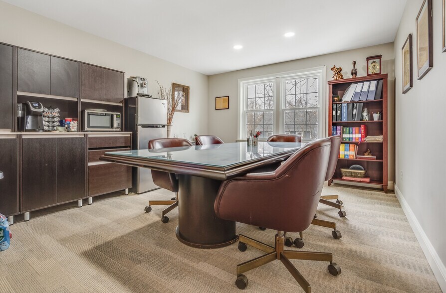 More Photos Of 560 Main St, Chatham Medical For Sale