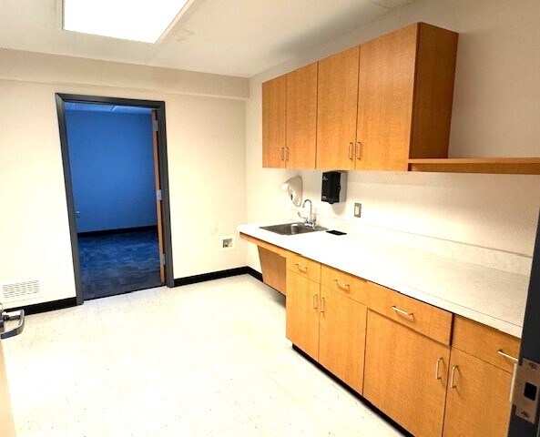 More Photos Of 2111 Washington Blvd, Easton Medical For Lease