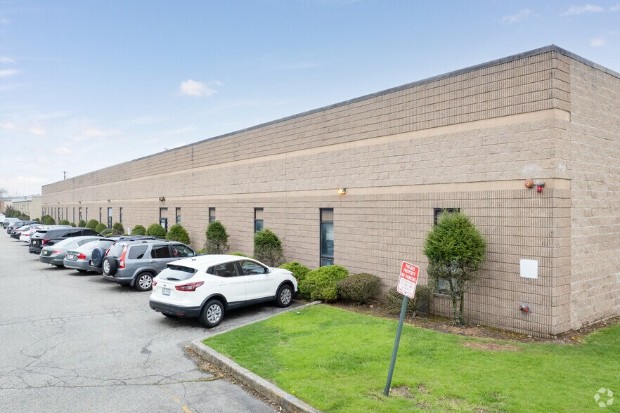 More Photos Of 152 Veterans Dr, Northvale Warehouse For Lease