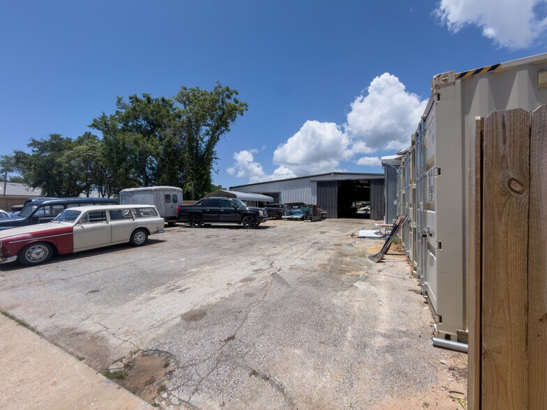 More Photos Of 1401 Barrancas Ave, Pensacola Showroom For Sale