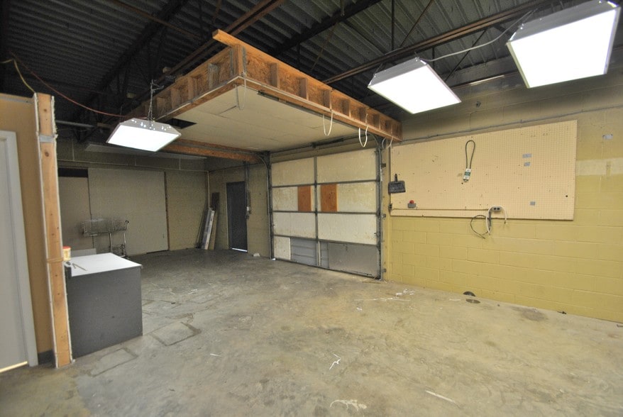 More Photos Of 1700 West Ave, Crossville Office For Lease