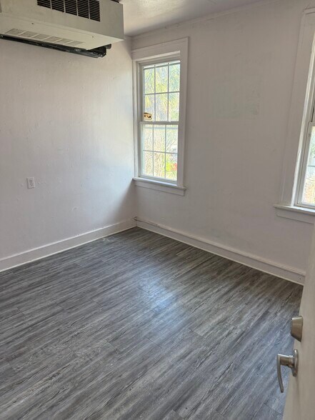 More Photos Of 1002 W University Ave, Gainesville Specialty For Sale