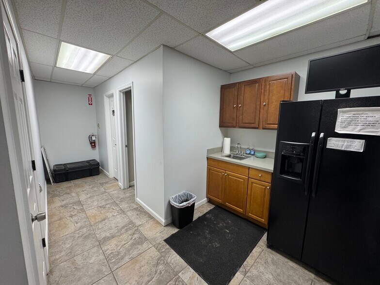 More Photos Of 7775 Little York Rd, Houston Warehouse For Sale