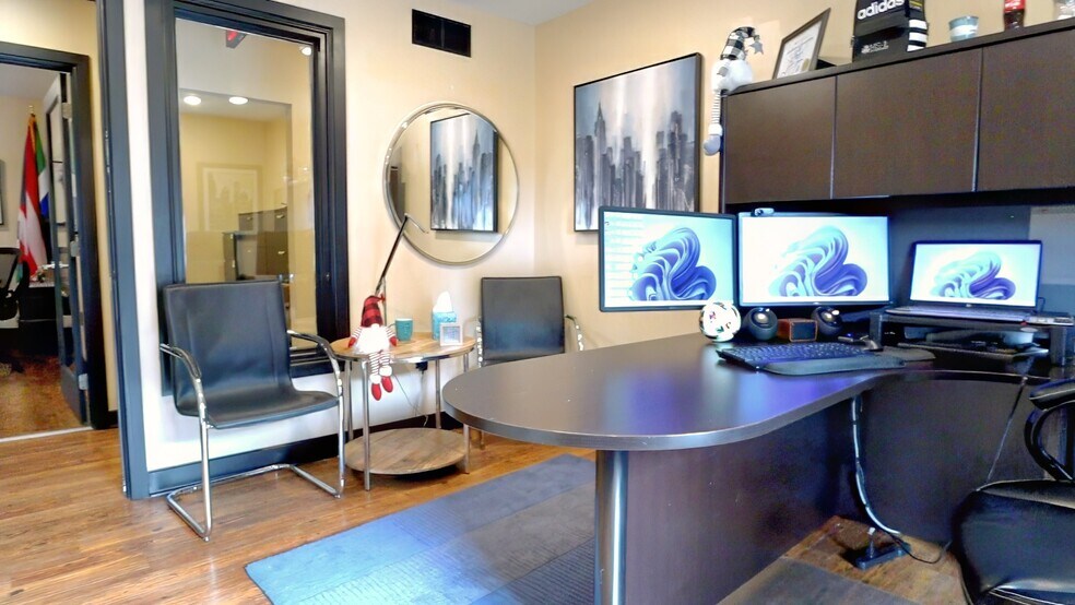 More Photos Of 710 E 64th St, Indianapolis Office For Lease