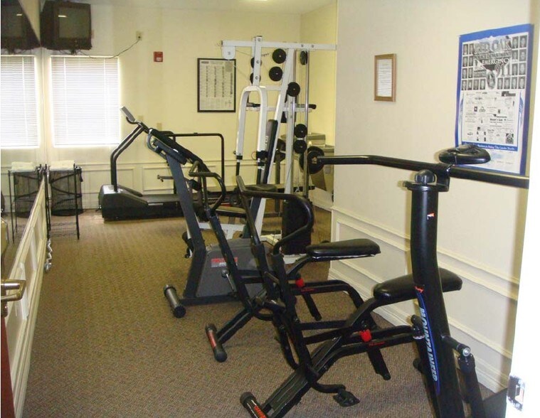 More Photos Of 404 N I-35 E, Red Oak Hotel For Sale