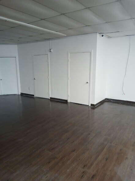 More Photos Of 6111 SRL Thornton Freeway, Dallas General Retail For Lease