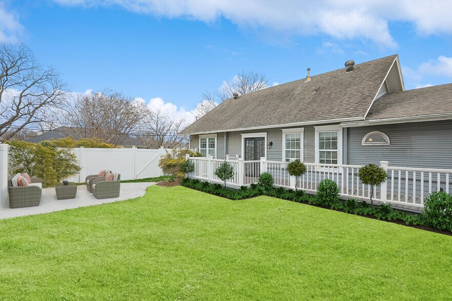 More Photos Of 111 S Pine St, Roanoke General Retail For Sale