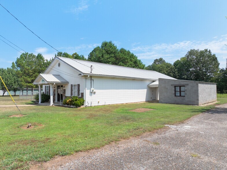 More Photos Of 10366 Highway 100, Scotts Hill Flex For Sale