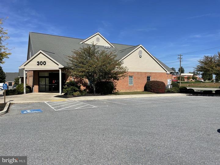 More Photos Of 300 Historic Dr, Strasburg General Retail For Sale