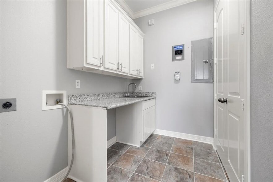 More Photos Of 12832 Willow Centre Dr, Houston Office Residential For Sale