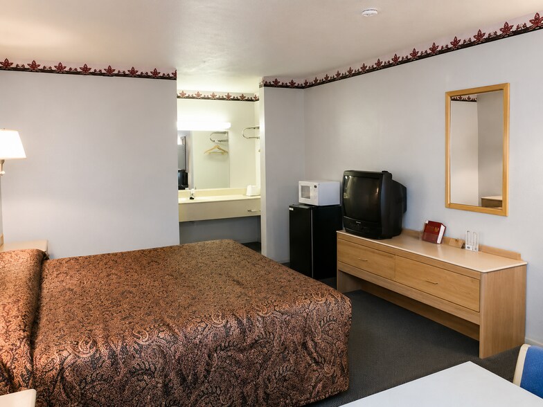 More Photos Of 2225 US-77, Robstown Hotel For Sale