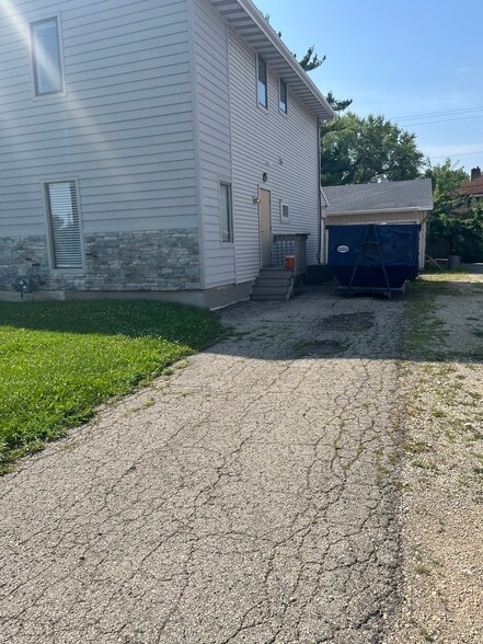 More Photos Of 4203 Beltline Hwy, Madison Showroom For Lease