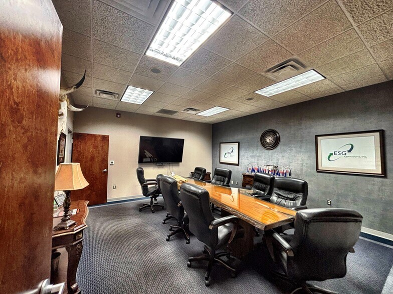 More Photos Of 6400 Peake Rd, Macon-Bibb Office For Sale