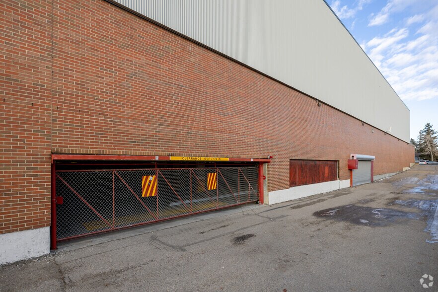 More Photos Of 5401 Temple Dr NE, Calgary Storefront Retail Office For Lease