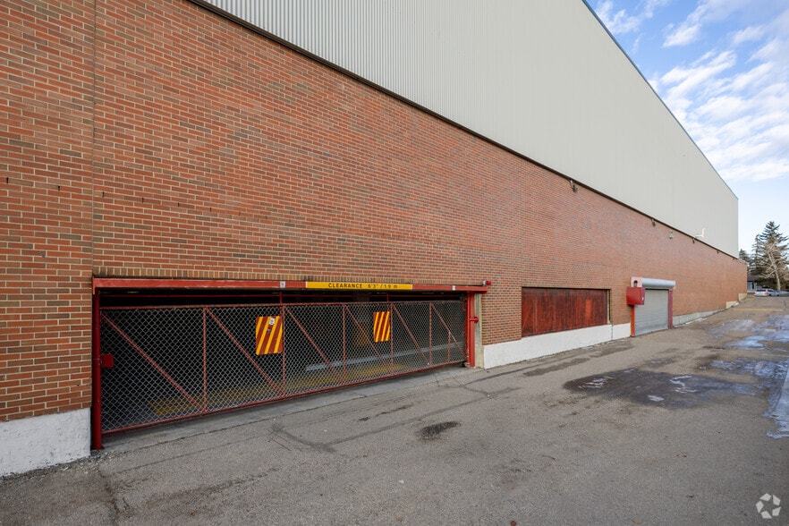 More Photos Of 5401 Temple Dr NE, Calgary Storefront Retail Office For Lease