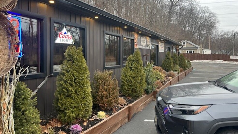 More Photos Of 216 Woodside Ave, Newton Restaurant For Sale