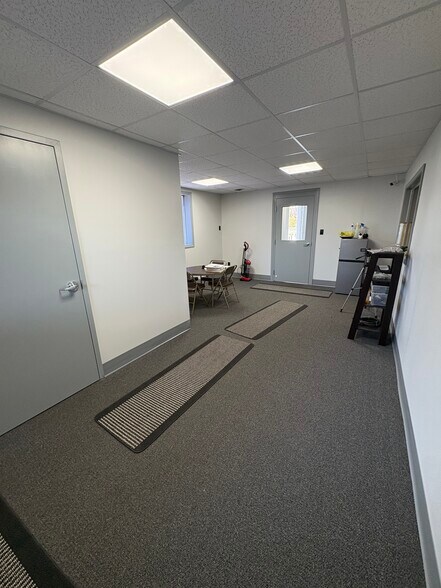 More Photos Of 5513 N Oxford St, Indianapolis Service For Lease