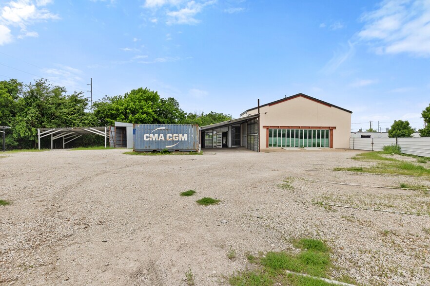More Photos Of 310 Gautney St, Garland Light Manufacturing For Sale