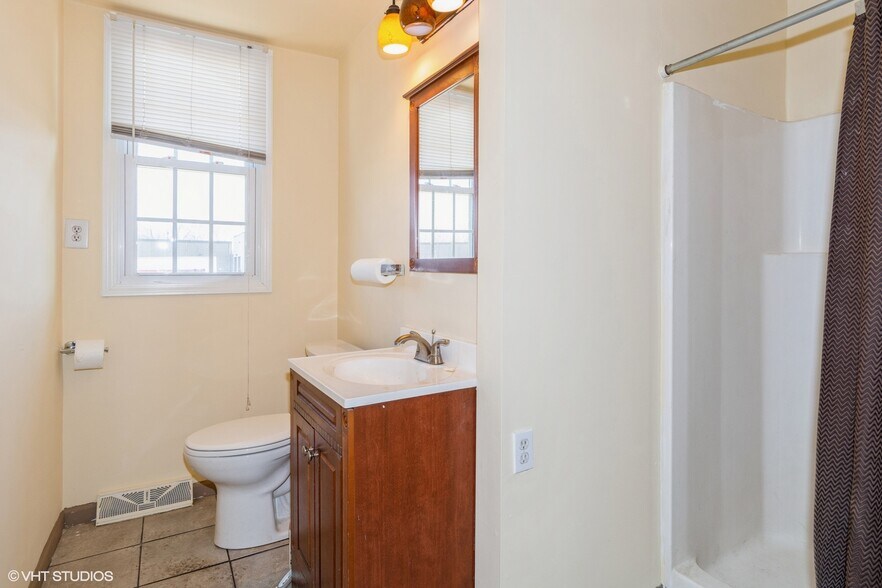 More Photos Of 720 Kennon Rd, Rockford Truck Terminal For Sale