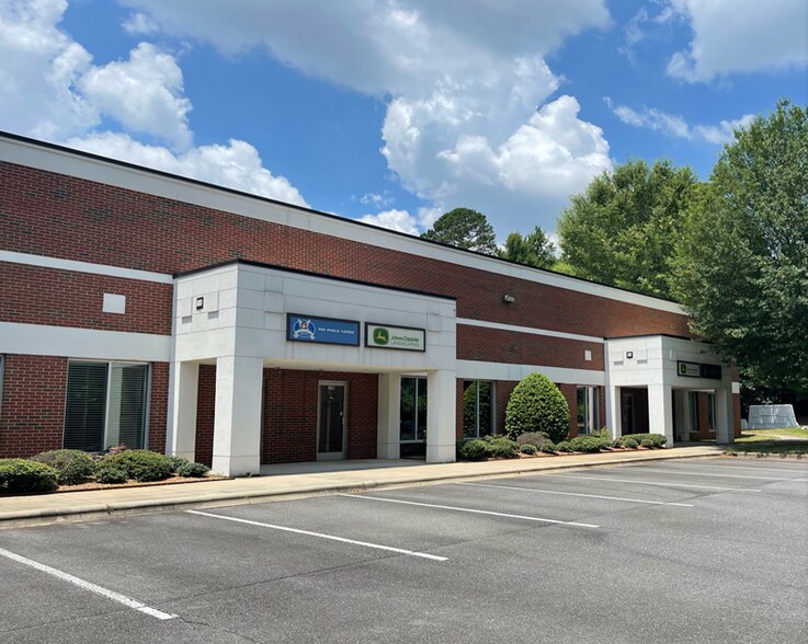 More Photos Of 3120 Latrobe Dr, Charlotte Showroom For Lease