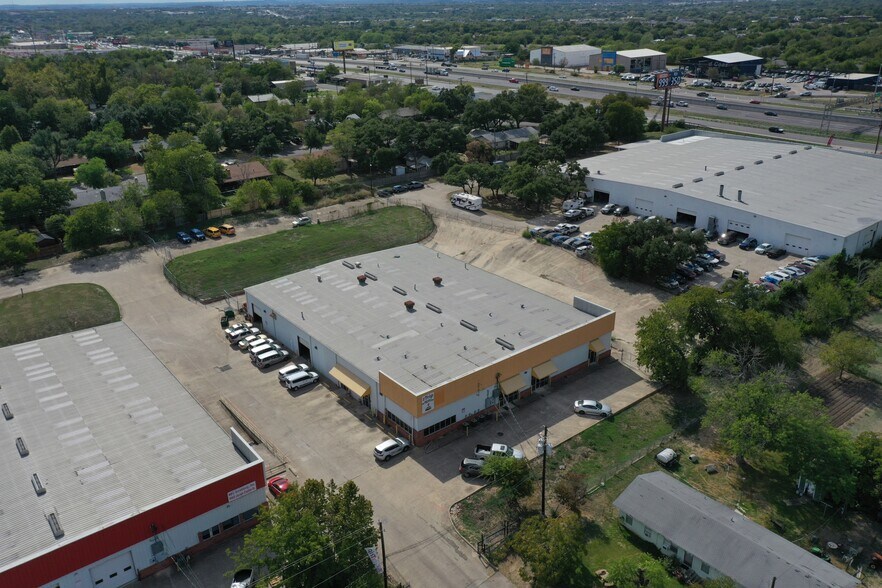 More Photos Of 10630 Joseph Clayton Dr, Austin Service For Lease