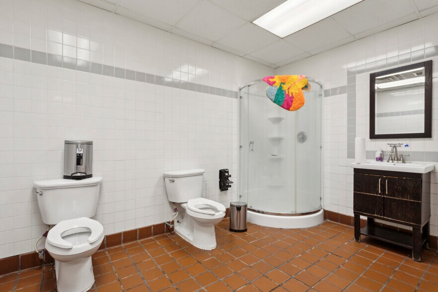 More Photos Of 1900 S Christopher Columbus Blvd, Philadelphia Freestanding For Sale