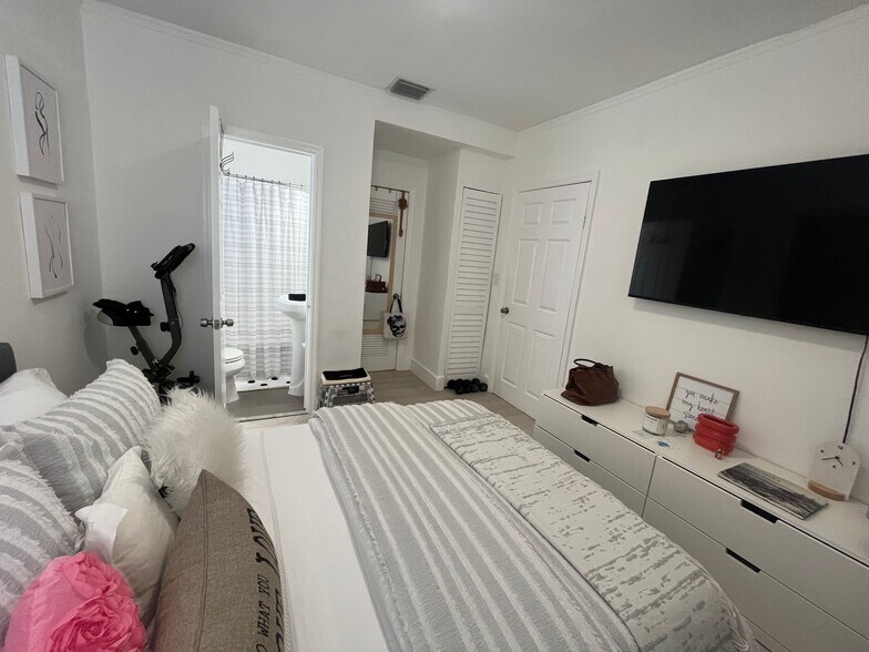 6955 Rue Vendome, Miami Beach, FL 33141 Apartments For Sale