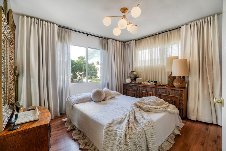 More Photos Of 904 N Spaulding Ave, Los Angeles Apartments For Sale