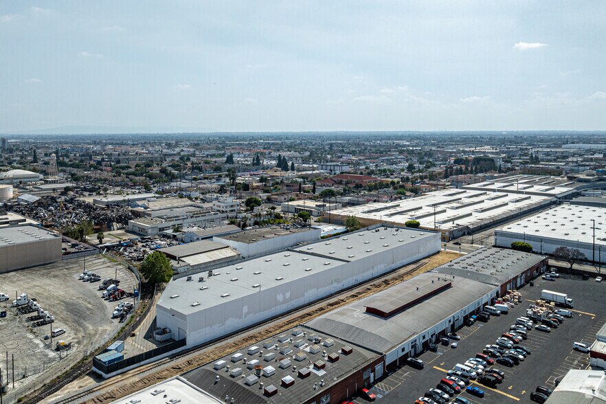 More Photos Of 5500-5510 S Soto St, Vernon Warehouse For Sale