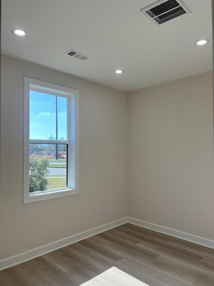 More Photos Of 1325 Main St, Katy Medical For Lease