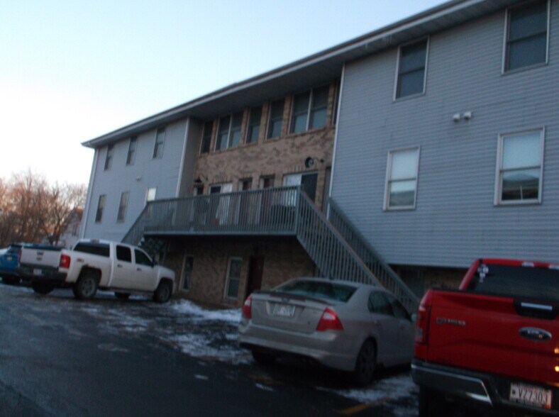 More Photos Of 825-835 Wisconsin St, Oshkosh Apartments For Sale