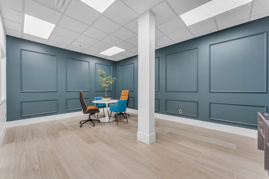 More Photos Of 7845 E Redfield Rd, Scottsdale Showroom For Lease