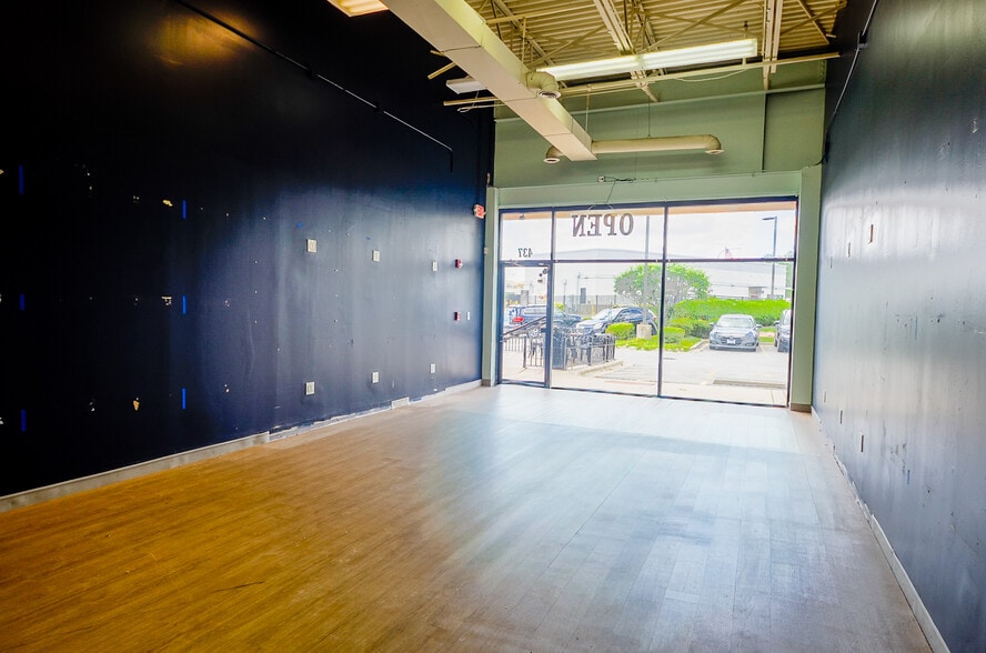 More Photos Of 425-445 Lake St, Addison Unknown For Lease