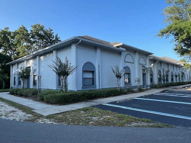 More Photos Of 221 Strawberry Oaks Dr, Orange City Light Manufacturing For Lease