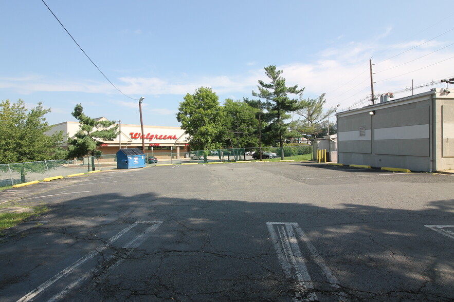More Photos Of 429 Ryders Ln, East Brunswick General Retail For Sale