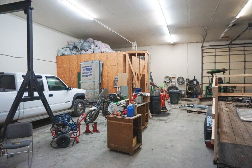 More Photos Of 11227 Twitty Dr, Rolla Industrial For Sale