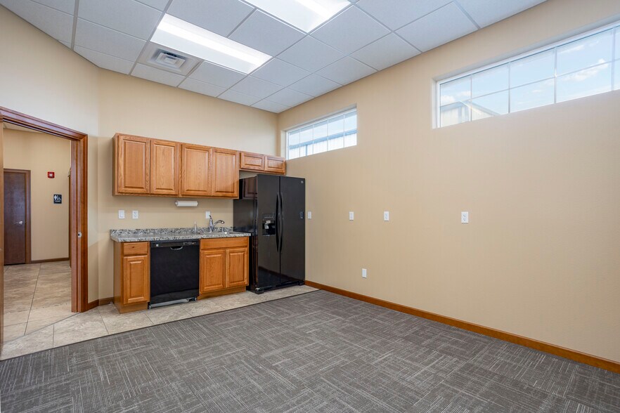 More Photos Of 501 N Quay St, Kennewick Warehouse For Lease