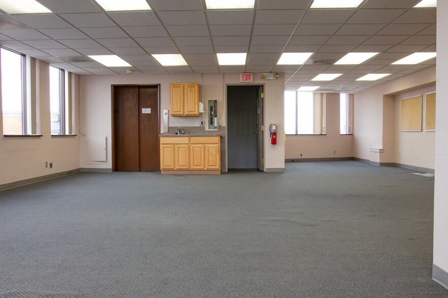 More Photos Of 13650 Michigan Ave, Dearborn Bank For Lease