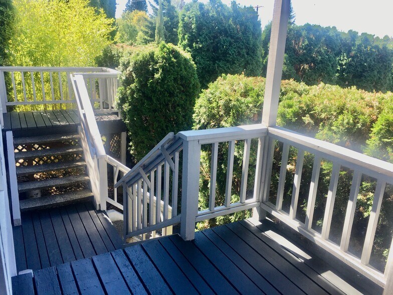 More Photos Of 808-810 6th St S, Kirkland Office Residential For Lease