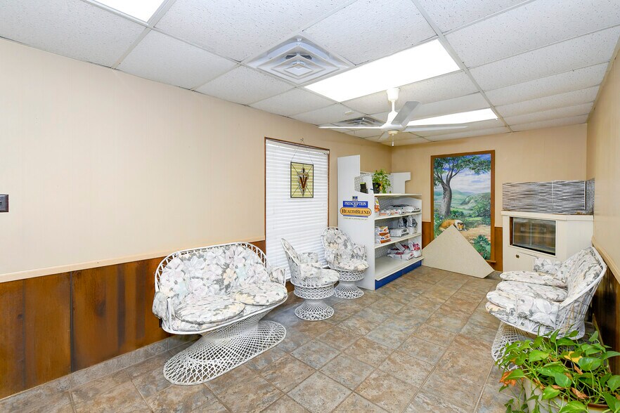 More Photos Of 13039 Nacogdoches Rd, San Antonio Veterinarian Kennel For Sale