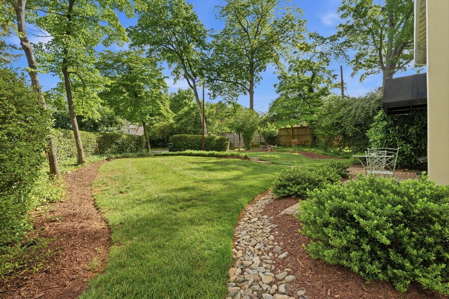More Photos Of 916 Bromley Rd, Charlotte Apartments For Sale