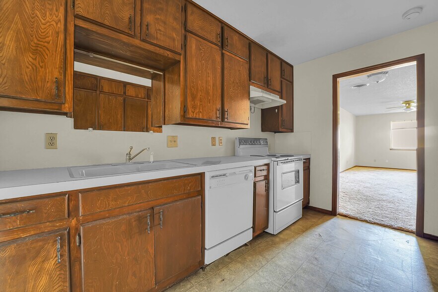 More Photos Of 418 N Electra St, Sayre Apartments For Sale