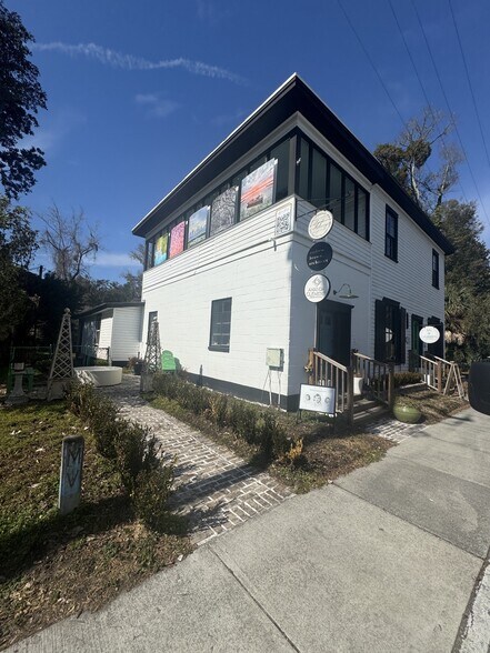 More Photos Of 20 Calhoun St, Bluffton Storefront Retail Residential For Lease
