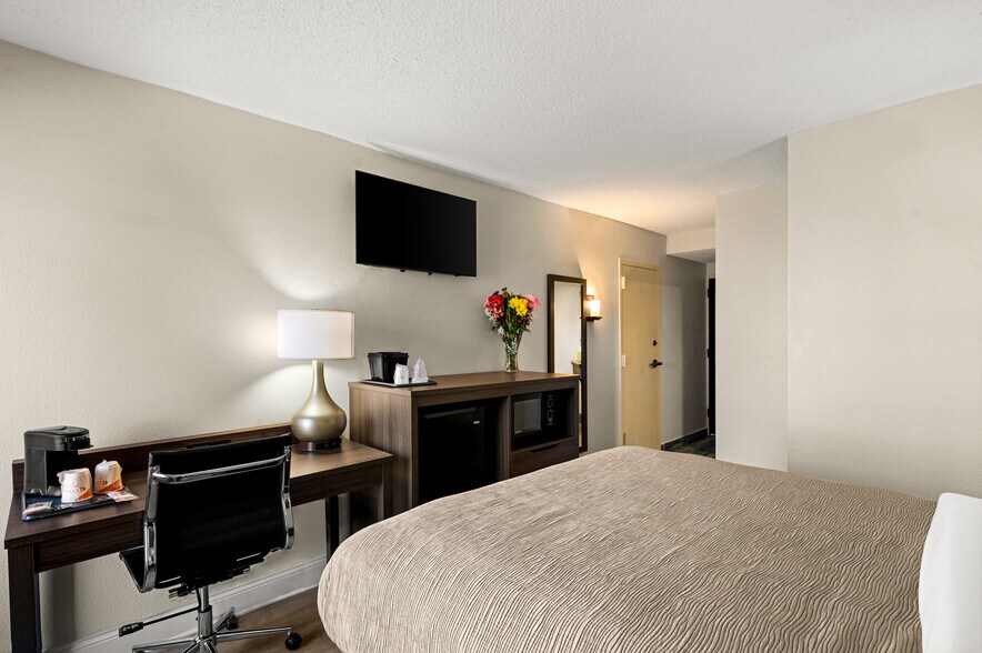 More Photos Of 500 W 29th St, North Little Rock Hotel For Sale
