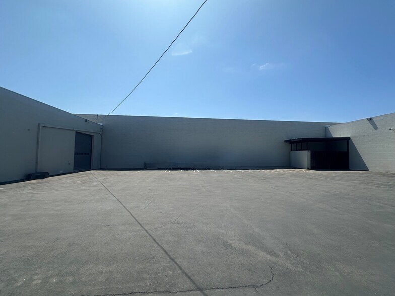 More Photos Of 1100-1102 W 135th St, Gardena Manufacturing For Sale