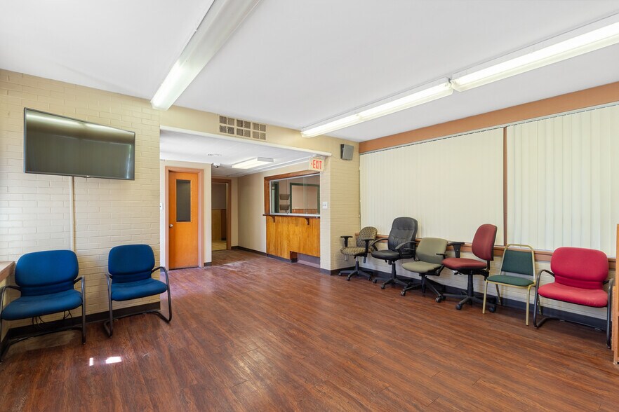 More Photos Of 116 E Robert S Kerr Blvd, Wynnewood Medical For Sale