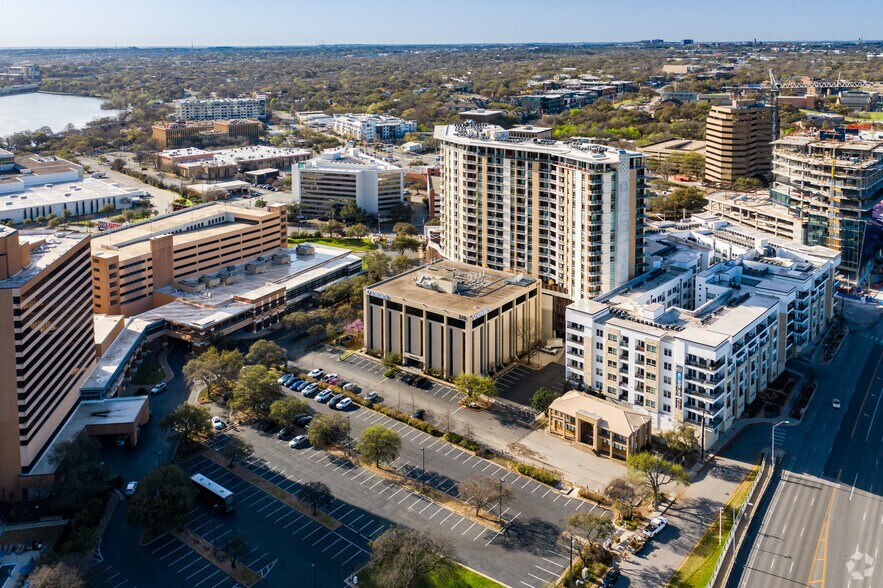 More Photos Of 210 Barton Springs Rd, Austin Office For Lease