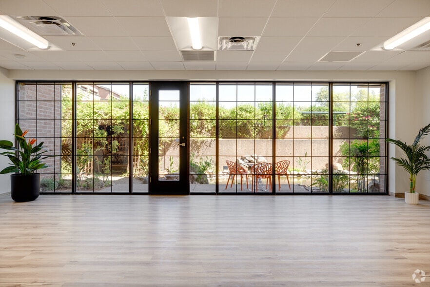 More Photos Of 2025 N 3rd St, Phoenix Unknown For Lease