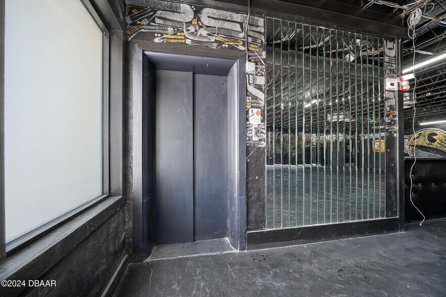 More Photos Of 546 Seabreeze Blvd, Daytona Beach Bar For Lease