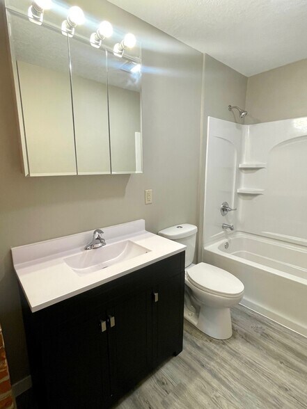 More Photos Of 844 Broadway St N, Menomonie Storefront Retail Residential For Sale